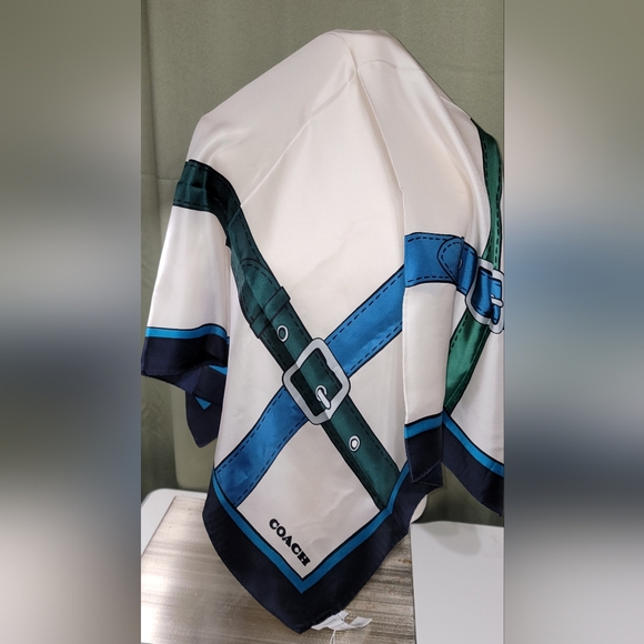 COACH Women's Trompe L'Oeil Belt Print Silk Square Scarf. - Picture 7 of 8